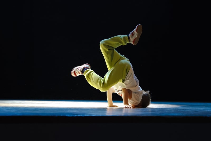 Tutting dance routine